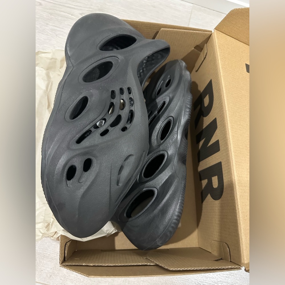 Yeezy Foam RNR - Picture 6 of 11